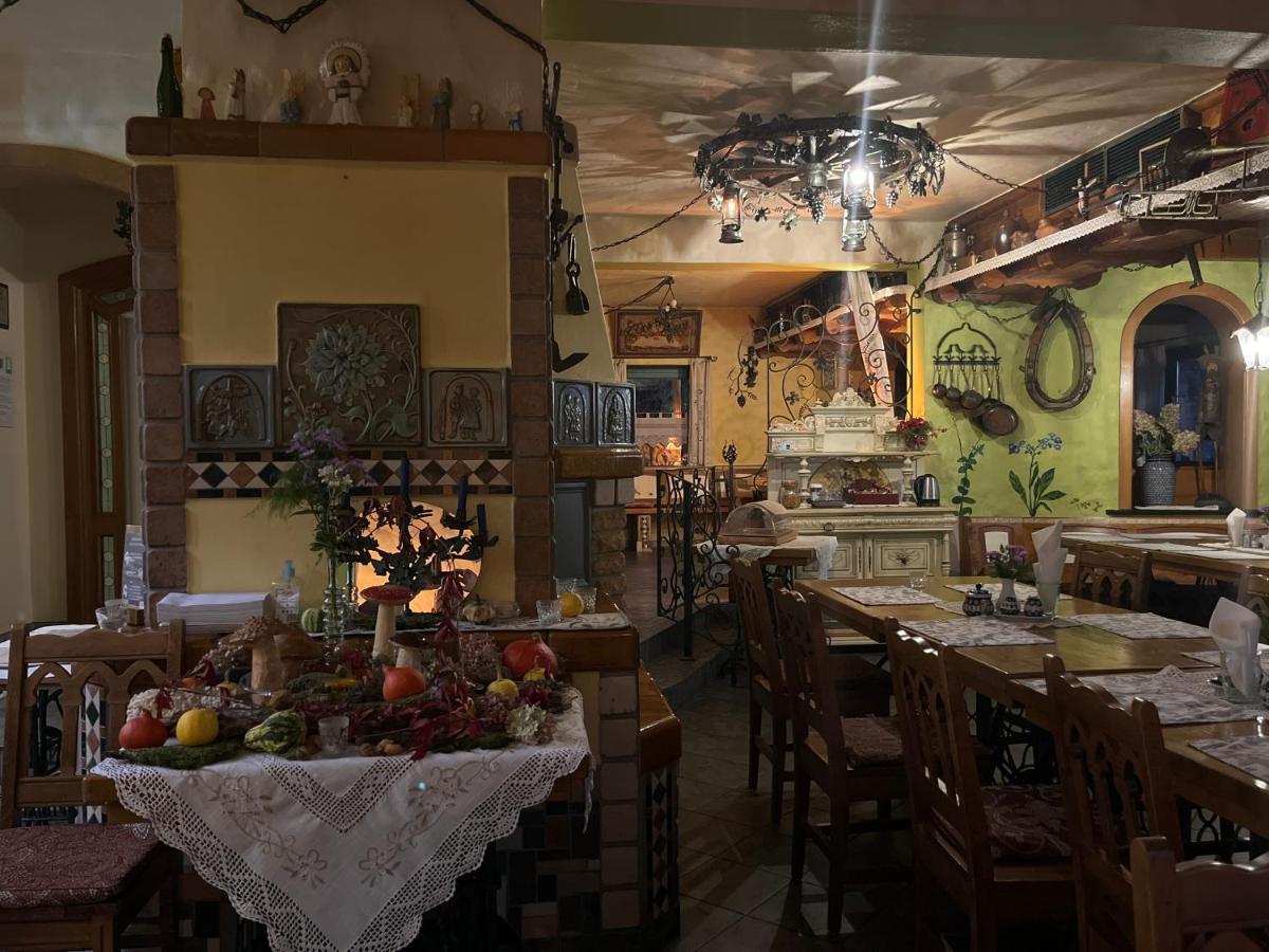 Debska Kuznia Gosciniec Stara Kuznia酒店 外观 照片