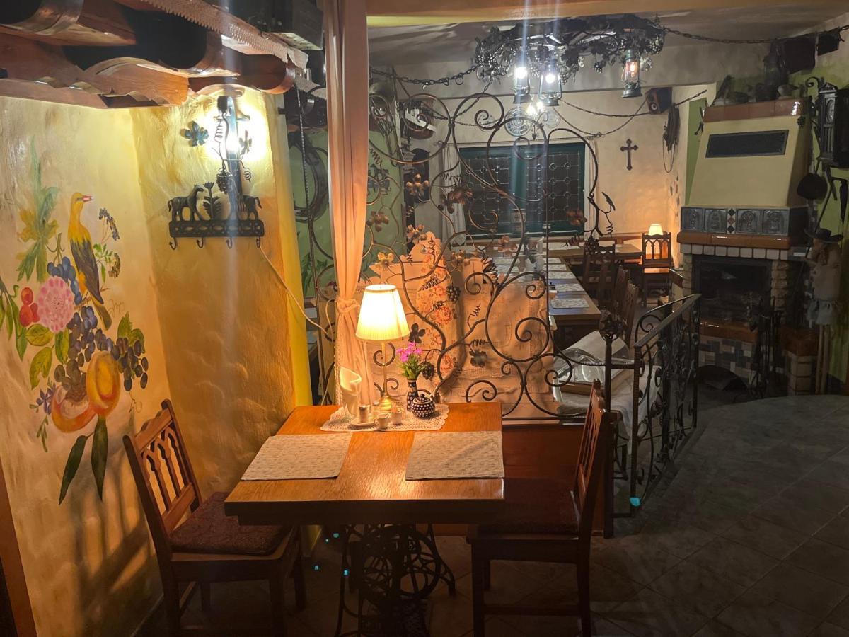 Debska Kuznia Gosciniec Stara Kuznia酒店 外观 照片